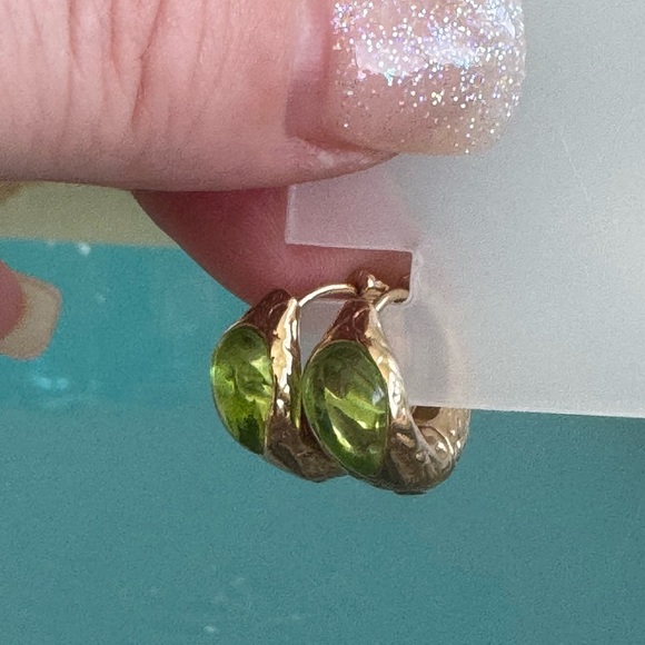 Gold Tone Hoop Earrings With Large Green Stone - Picture 10 of 11